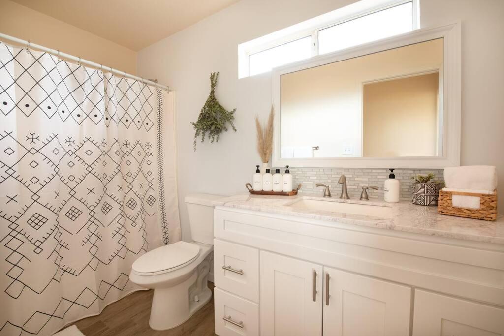 Holiday home Cryptic Cabin-tranquil Bohemian Getaway W/hot Tub Yucca Valley
